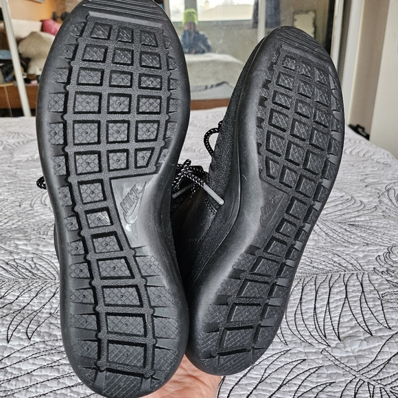 EUC Nike Roshe 2 Hi Flyknit Slouch Leather Boots W Sz 7 All Black Gray - Picture 13 of 16